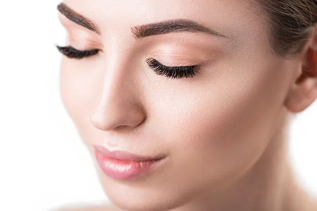 An awake, fresh gaze after the upper eyelid lift