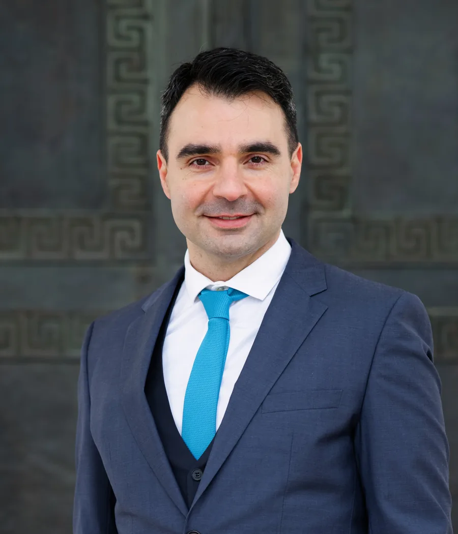Dr. med. univ. Özkan Özdemir, Facharzt für Plastische und Ästhetische Chirurgie in Wien